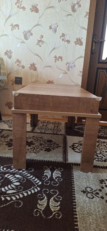 işlənmiş stol: Jurnal masası, İşlənmiş, Açılmayan, Dördbucaq masa — 2
