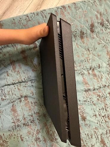 nubia red magic: Sony PlayStation 4 Slim konsolu - Rəng: qara, kompakt “Slim” korpus - — 9