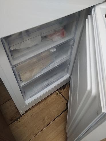 Kompüter, noutbuk və planşetlər: 2 qapılı Indesit Soyuducu Satılır, rəng - Ağ — 2