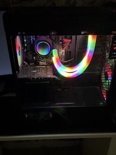 iphone 13 pro maz: RGB işıqlandırmalı masaüstü oyun kompüteri. Korpus qara rəngdədir və — 2
