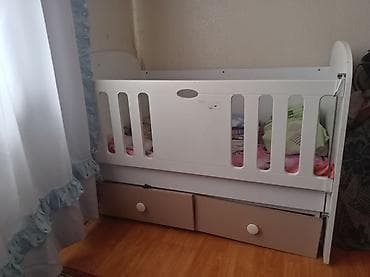 Oğlan və qız üçün, Dördbucaq, Beşik, Dəstsiz, Matras ilə, Yellənmə mexanizmsiz