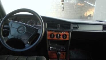 mersedes 208d: Mercedes-Benz 190 (W201) sedan - Kuzov: 4 qapılı sedan, qara rəng - — 4