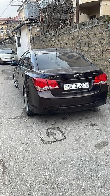 2106 salon: Chevrolet Cruze sedan - Kuzov: sedan, qara/şokolad rəng tonunda - — 2