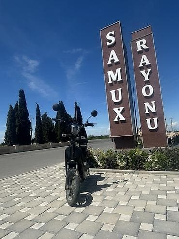 kara: Elektrik skuter/moped – qara rəng Xüsusiyyətlər: - Şəhər içi rahat — 2