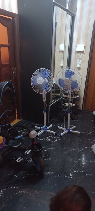 Məhsul: Ayaqüstü elektrik ventilyatoru (2 ədəd) Təsvir: - Brend