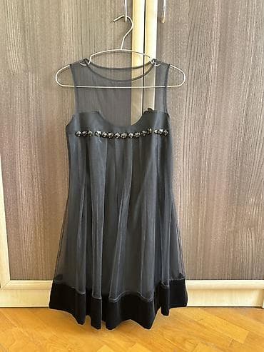 xonca bezemek: Qara şifon paltar - Model: dizüstü uzunluqda, A-kesim siluet - — 1