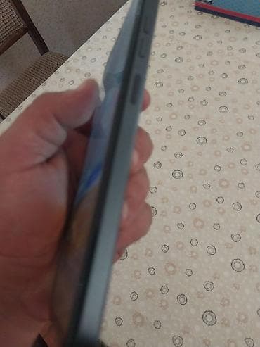 redmi note 14s: Smartfon Tecno spark 20c - Ön tərəf: mərkəzdə deşik (punch-hole) ön — 3