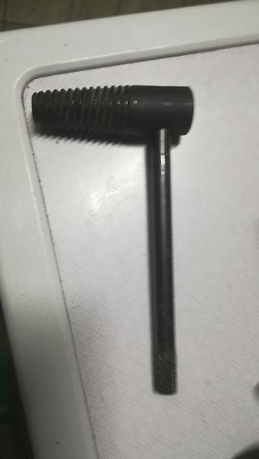 usta aleti: Sınmış rezba açan — 2