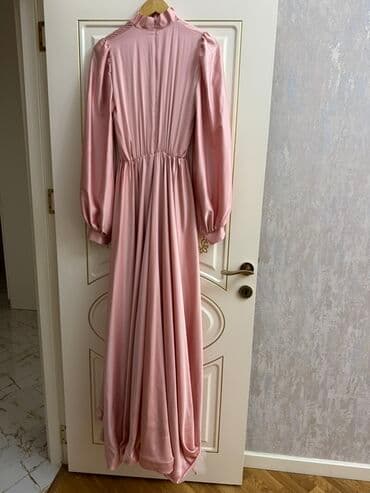 meqa max: Zərif pudra-çəhrayı rəngdə uzun don Ancaq 1 dəfə xəstəxana çıxışı — 2