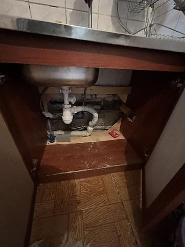 riyad mebel: Mətbəx mebeli.
Hamısı birlikdə 100 Azn.
Alan adam özü söküb aparacaq — 4