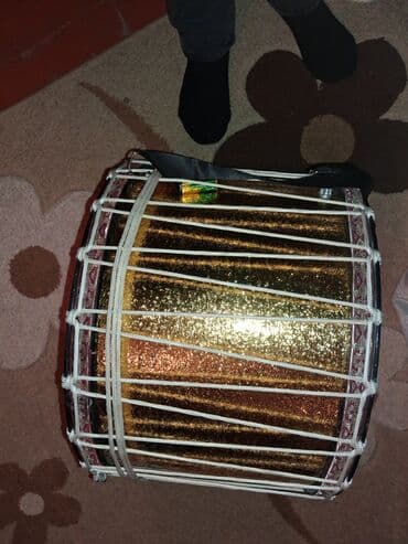 LED işıqlı davul - Korpusu: qızılı rəngli, naxışlı metal/gövdə