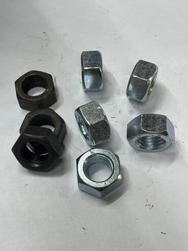 Жидкие обои: Müxtəlif ölçülü və rəngli altıbucaqlı qaykalar dəsti. Bu qaykalar — 1