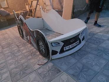 Uşaq üçün avtomobil formalı çarpayı Matras yoxdur Yan panellərdə