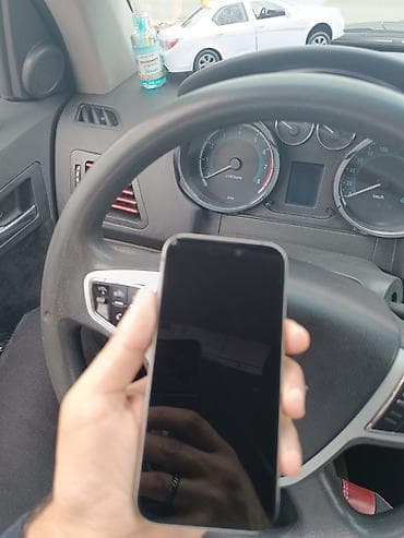 iphone e: Gümüşü, Face ID — 4