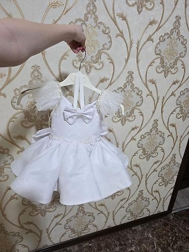 Ağ rəngli qız uşağı üçün ziyafət/təbrik libası 1defe geynilib 2yaşa