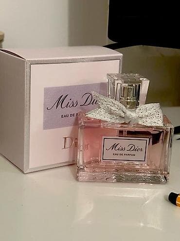 Miss Dior Eau de Parfum ətiri. Zərif və eleqant dizaynlı şüşə — 1