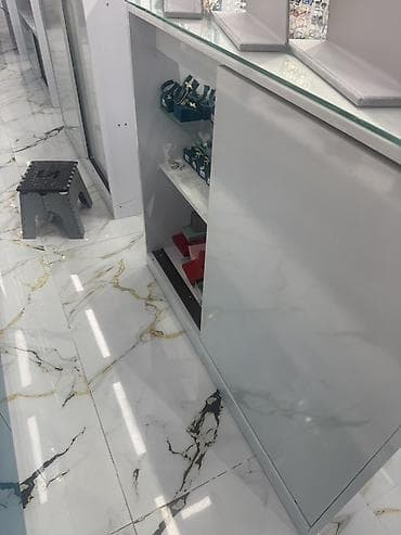 Avadanlığın icarəsi: Vitrin demək olarki heç işlənməyib(klonkası üzərindədir), bir çox sahə — 6