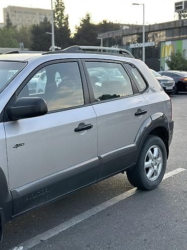 Hyundai Tucson: 2 л | 2005 г. Кроссовер — 9