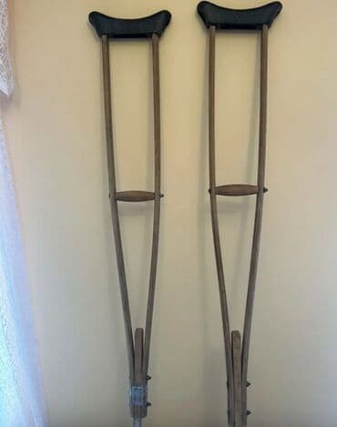 Əlil arabaları: Taxta qoltuqağacı cütü - Material: tam ağac gövdə, üst hissədə yumşaq — 1