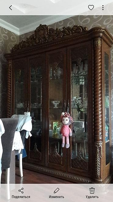 bufet: Klassik üslubda vitrin bufet - Material: bərk ağac karkas, şüşə — 1