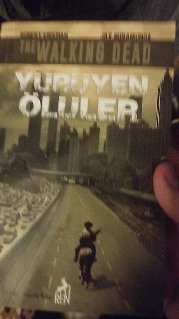 Məhsul: “Yürüyən Ölüler” (The Walking Dead) – roman/komiks əsasında — 1