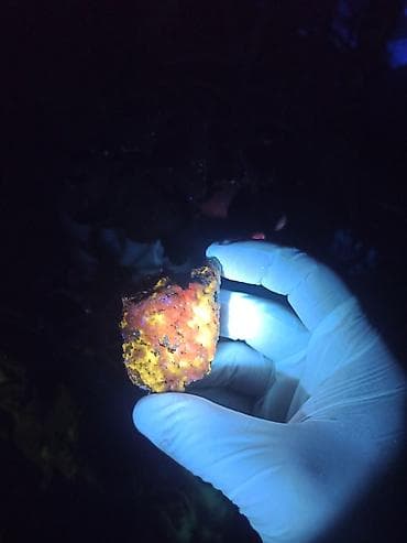 sarlar: Opal + Kalsit + Kvarsit (vulkanik birləşmə) 💎UV Floresanslı Nadir — 2