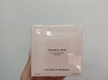 Pudrali gullu etirdir,tezedir acilmayib 90ml -dir 190manata satilir