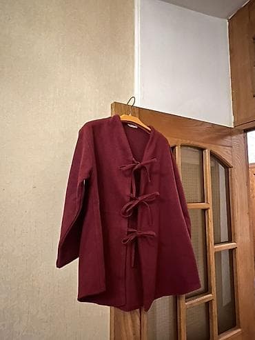patchi goz alti: Şərab rəngində qadın üst geyimi – qısa pelerin/kardiqan M-L uyhundur — 2