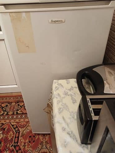 Холодильники: Б/у Мини Biryusa Холодильник Продажа, цвет - Белый — 1