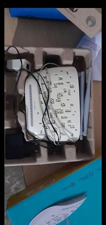 modem adaptoru: TP-Link 300 Mbps Wi‑Fi router Xüsusiyyətlər: - Sürət: 2.4 GHz — 2