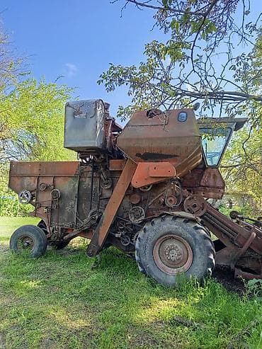 qazel mator: Taxıl biçən kombayn. Ehtiyat hissəsi kimi satılır. Matorundan başqa — 2