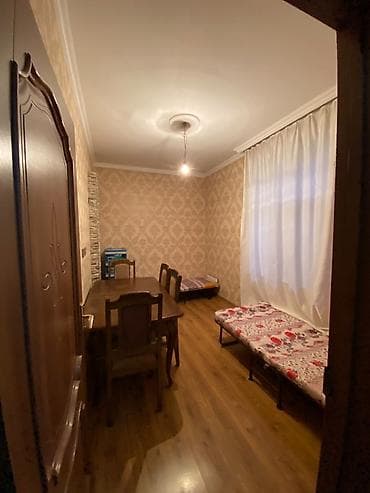 Kirayə üçün 2 otaqlı mənzil - Plan: geniş qonaq otağı və ayrıca — 4