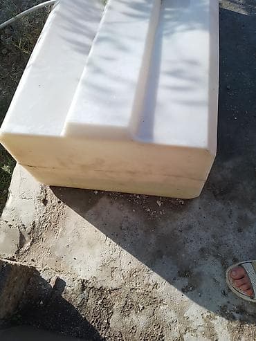 Plastik su çəni - Material: qalın divarlı ağ plastik (polietilen). - — 3