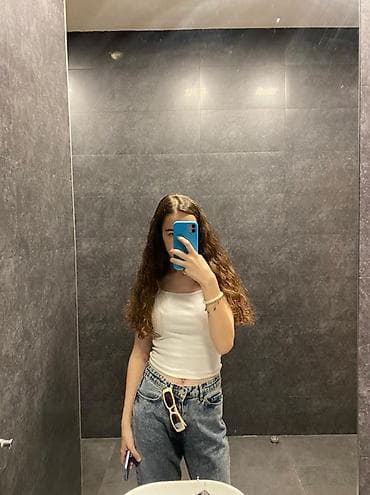 Mavi rəngdə olan cins şalvar Çox gözəl, dəbli şalvardır Qiyməti cəmi