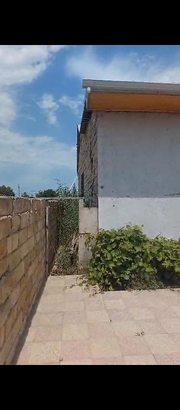 bag evlerinde: Ünvan Pirşağı ev 2 sot bələdiyyə sənəti qaz su işıq daima 8 daş — 2
