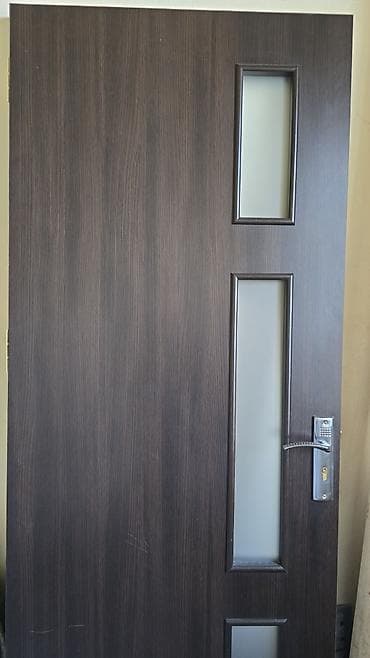 İşlənmiş Otaq qapısı Zamok ilə, Ünvandan götürmə