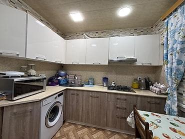 Akril metbex mebeli 490₼. Cəmi 6 ay istifadə olunub. Ölçü — 1