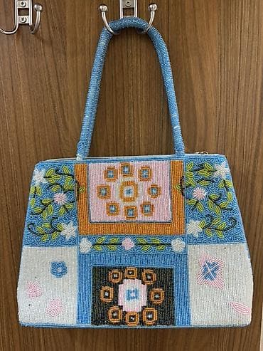 Bəzəkli qadın çantası – əl işi muncuq naxışlı - Dizayn: Patchwork