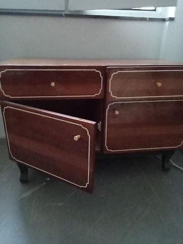 Servantlar: Taxta komod-tumboçka. - Klassik üslubda, qəhvəyi taxta fakturalı — 2