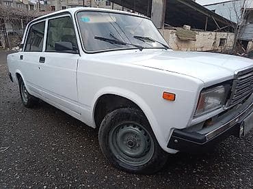 диск мтз: VAZ 2107, ağ rəngli klassik sedan - Kuzov: 4 qapılı sedan, ağ rəng — 5