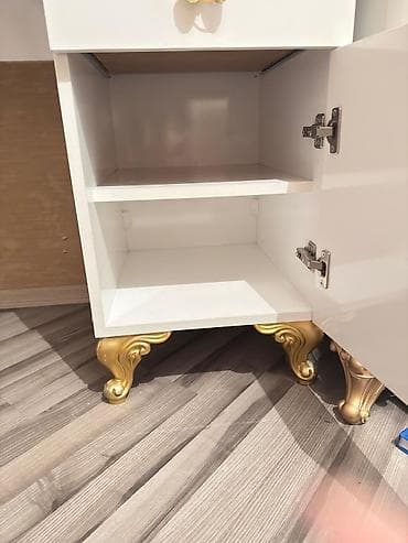 istolar: Ağ rəngdə iş/oxu masası və divar rəfi dəsti - Material: laminat/MDF — 5