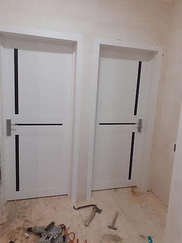 şeyf qapi: Ağ və boz rəng variantlarında modern interyer qapıları - Dizayn — 9