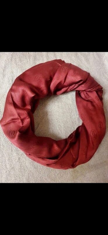 cartier браслет qiymeti: Cartier şərf – bordo rəngdə, zərif parıltılı toxuma. Parçada incə — 1