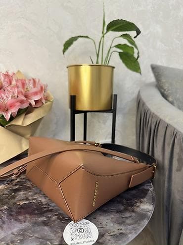 Çiyin çantası, Charles & Keith — 4