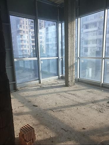 mansarli heyet evleri: Satılır: iki səviyyəli geniş ofis/kommersiya sahəsi - Planlaşdırma: 2 — 3