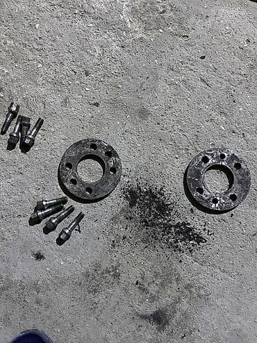 Lada vaz disk saybasi ve boltlari satilir Saybanin birinde ortadan cat