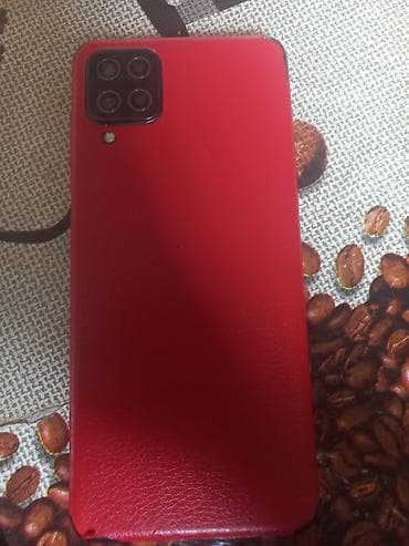 Smartfon samsung A12 qara rəngdi vinil vurulub qırmızı rəngdə xanım — 4