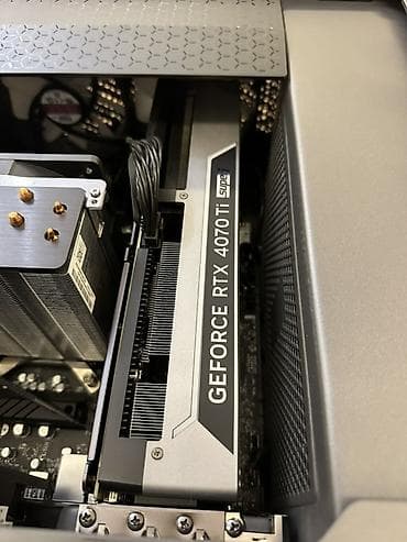 monitor: Lenovo Legion stolüstü oyun kompüteri - Model: Lenovo Legion (şüşə — 3