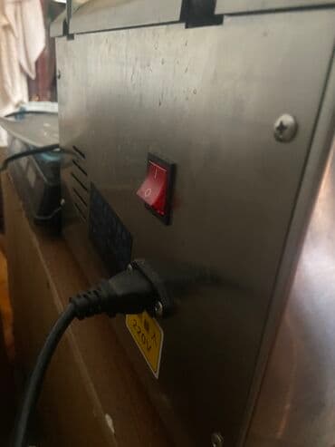 Paslanmayan poladdan hazırlanmış elektrikli sənaye tipli cihaz. Korpus