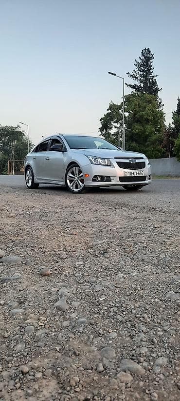 nissan sunny 2005: Chevrolet Cruze: 1.4 l | 2011 il 370000 km — 1